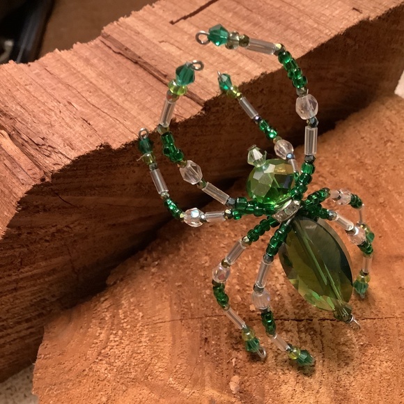 Emerald green spider - Picture 4 of 5